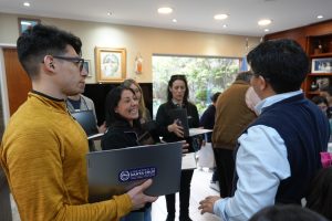 Estudiantes del Colegio Santa Bárbara de Río Turbio visitaron al gobernador Claudio Vidal