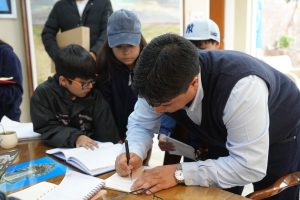 Estudiantes del Colegio Santa Bárbara de Río Turbio visitaron al gobernador Claudio Vidal