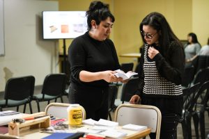 La Feria del Libro abrió su primera jornada con literatura, música y voces santacruceñas