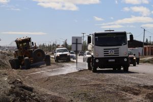 El Distrito Vial Río Gallegos realiza trabajos de mantenimiento y seguridad sobre la Ruta Provincial N°53