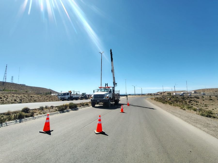 Trabajos de iluminación en distintos sectores de Caleta Olivia