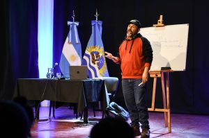 Voces, memorias y creatividad: dos jornadas intensas en la Feria Provincial del Libro