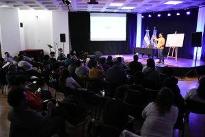 Voces, memorias y creatividad: dos jornadas intensas en la Feria Provincial del Libro