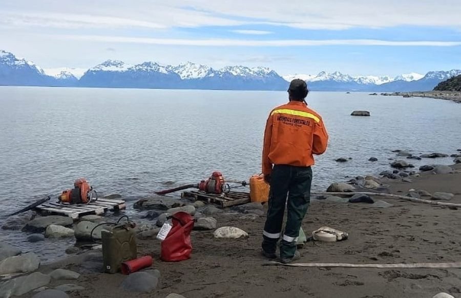 El Consejo Agrario Provincial probó el sistema de abastecimiento de agua para aviones hidrantes en El Chaltén