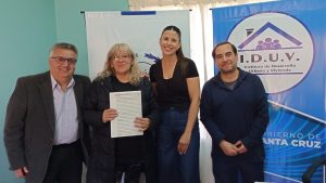 IDUV gestionó la firma de escrituras de viviendas para vecinos de Puerto San Julián
