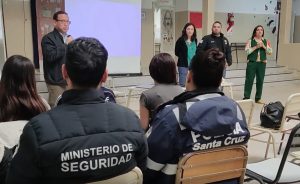 Familias y equipos gubernamentales trabajan juntos por una mejor convivencia escolar