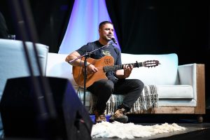 Guajardo y Arroyo hicieron vibrar Voces en Escena en la Feria del Libro