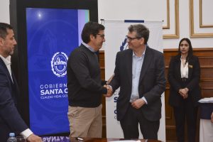 Jaime Álvarez, tras la firma de cesión de las 10 áreas hidrocarburíferas: “Queremos que las inversiones se traduzcan en desarrollo”