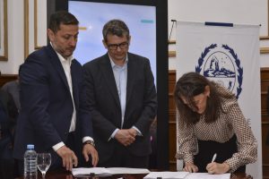 Jaime Álvarez, tras la firma de cesión de las 10 áreas hidrocarburíferas: “Queremos que las inversiones se traduzcan en desarrollo”