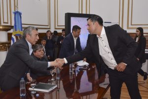 Jaime Álvarez, tras la firma de cesión de las 10 áreas hidrocarburíferas: “Queremos que las inversiones se traduzcan en desarrollo”