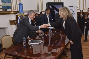 Jaime Álvarez, tras la firma de cesión de las 10 áreas hidrocarburíferas: “Queremos que las inversiones se traduzcan en desarrollo”