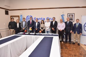 Empresas petroleras ratificaron su compromiso con la inversión y el empleo tras la firma de contratos en Santa Cruz