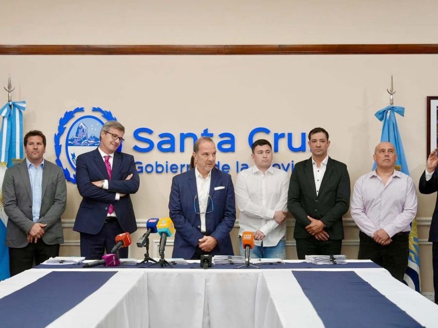 Empresas petroleras ratificaron su compromiso con la inversión y el empleo tras la firma de contratos en Santa Cruz