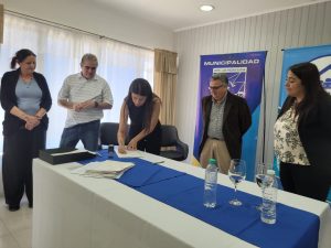 El IDUV realizó la firma de escrituras para familias de Piedra Buena y Santa Cruz