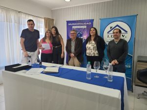 El IDUV realizó la firma de escrituras para familias de Piedra Buena y Santa Cruz