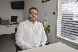 Gastón Flores: “Estamos reordenando los recursos para garantizar una atención de calidad y con tecnología médica”