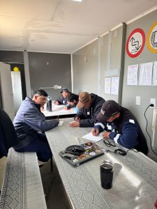 Finalizó con éxito capacitación en maquinaria pesada en Palermo Aike