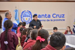 El gobernador Vidal recibió a alumnos de Río Turbio en Casa de Gobierno