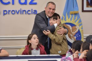 El gobernador Vidal recibió a alumnos de Río Turbio en Casa de Gobierno