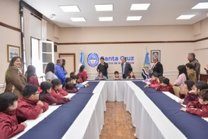 El gobernador Vidal recibió a alumnos de Río Turbio en Casa de Gobierno
