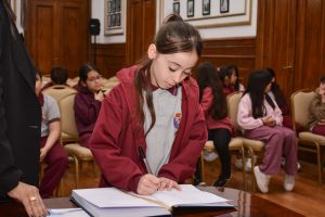 El gobernador Vidal recibió a alumnos de Río Turbio en Casa de Gobierno