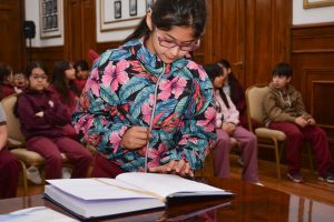 El gobernador Vidal recibió a alumnos de Río Turbio en Casa de Gobierno