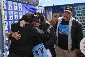Gadano y Álvarez compartieron el emotivo acto en homenaje a los 44 héroes del ARA San Juan