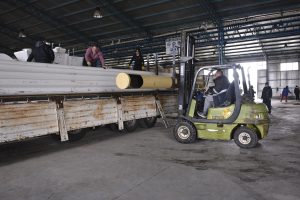 Santa Cruz Puede inició la descarga de la planta de alimentos balanceados en el predio del centro comercial e industrial