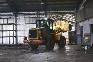 Santa Cruz Puede inició la descarga de la planta de alimentos balanceados en el predio del centro comercial e industrial