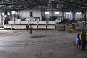 Santa Cruz Puede inició la descarga de la planta de alimentos balanceados en el predio del centro comercial e industrial