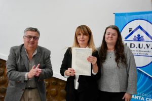 El Gobierno Provincial gestionó las firmas de escrituras para familias que esperaron más de 10 años en El Calafate