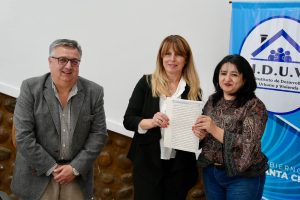 El Gobierno Provincial gestionó las firmas de escrituras para familias que esperaron más de 10 años en El Calafate