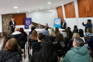 El Gobierno Provincial gestionó las firmas de escrituras para familias que esperaron más de 10 años en El Calafate