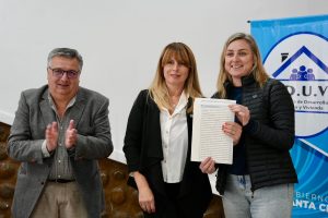El Gobierno Provincial gestionó las firmas de escrituras para familias que esperaron más de 10 años en El Calafate