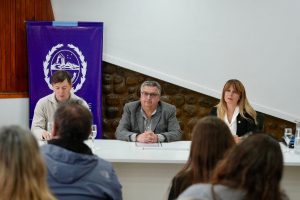 El Gobierno Provincial gestionó las firmas de escrituras para familias que esperaron más de 10 años en El Calafate