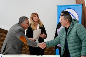 El Gobierno Provincial gestionó las firmas de escrituras para familias que esperaron más de 10 años en El Calafate