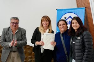 El Gobierno Provincial gestionó las firmas de escrituras para familias que esperaron más de 10 años en El Calafate