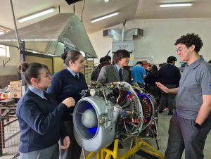 Estudiantes demuestran el potencial de la Educación Técnico Profesional en el Indu Fest