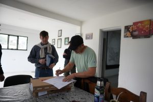 El gobernador Claudio Vidal entregó equipamiento informático a fuerzas de seguridad en El Calafate