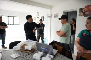 El gobernador Claudio Vidal entregó equipamiento informático a fuerzas de seguridad en El Calafate