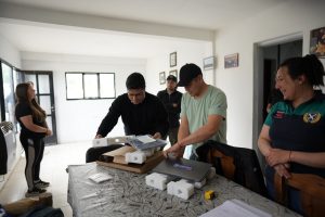 El gobernador Claudio Vidal entregó equipamiento informático a fuerzas de seguridad en El Calafate