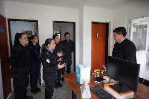 El gobernador Claudio Vidal entregó equipamiento informático a fuerzas de seguridad en El Calafate