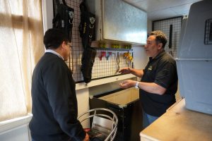 El gobernador Claudio Vidal entregó equipamiento informático a fuerzas de seguridad en El Calafate