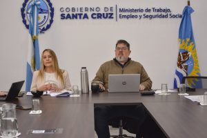 Docentes: AMET aceptó la propuesta del Gobierno y ADOSAC la rechazó