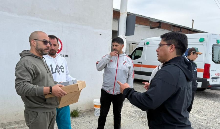 El gobernador Claudio Vidal entregó antenas Starlink al Hospital de Piedra Buena