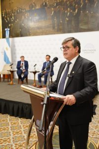 Leguizamón entregó distinciones a personalidades destacadas de América Latina