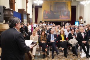 Leguizamón entregó distinciones a personalidades destacadas de América Latina