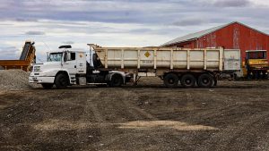 Vialidad Provincial recibió material árido destinado a ejecutar el plan de bacheo