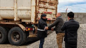 Vialidad Provincial recibió material árido destinado a ejecutar el plan de bacheo