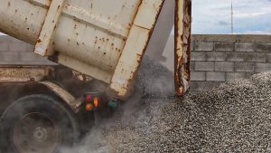 Vialidad Provincial recibió material árido destinado a ejecutar el plan de bacheo